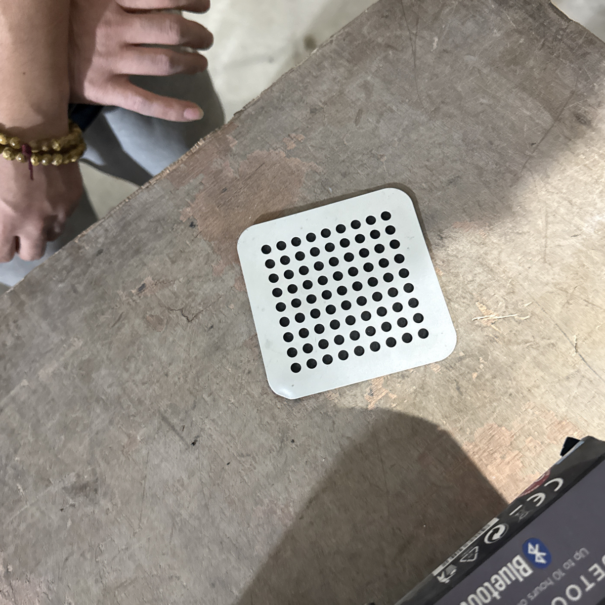 9新  小方块音响一个，颜色随机发一个