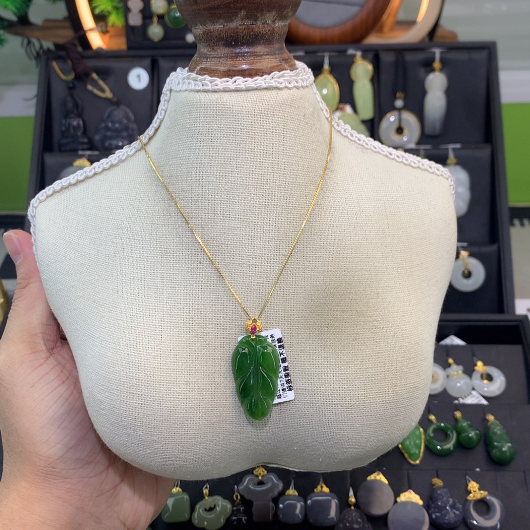 和田玉18K金镶嵌吊坠(赠链)