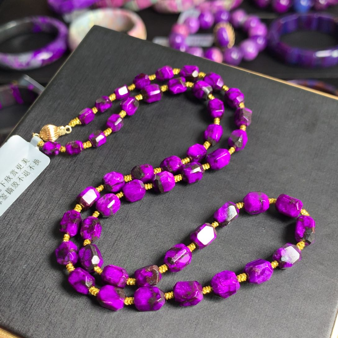 苏纪石（舒俱来）丝绒切面项链18K金镶嵌