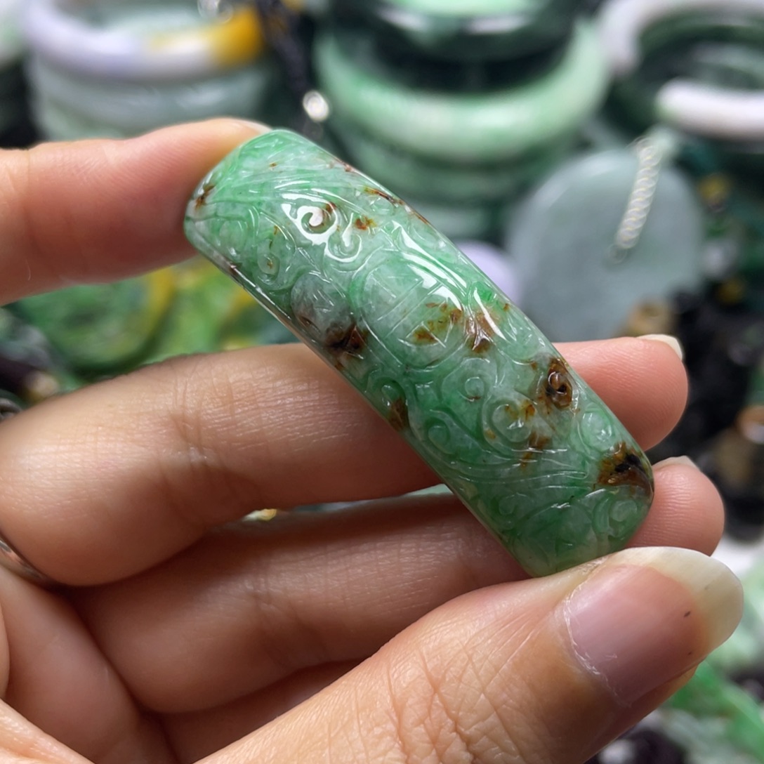 翡翠未镶嵌颈饰锐*牌子