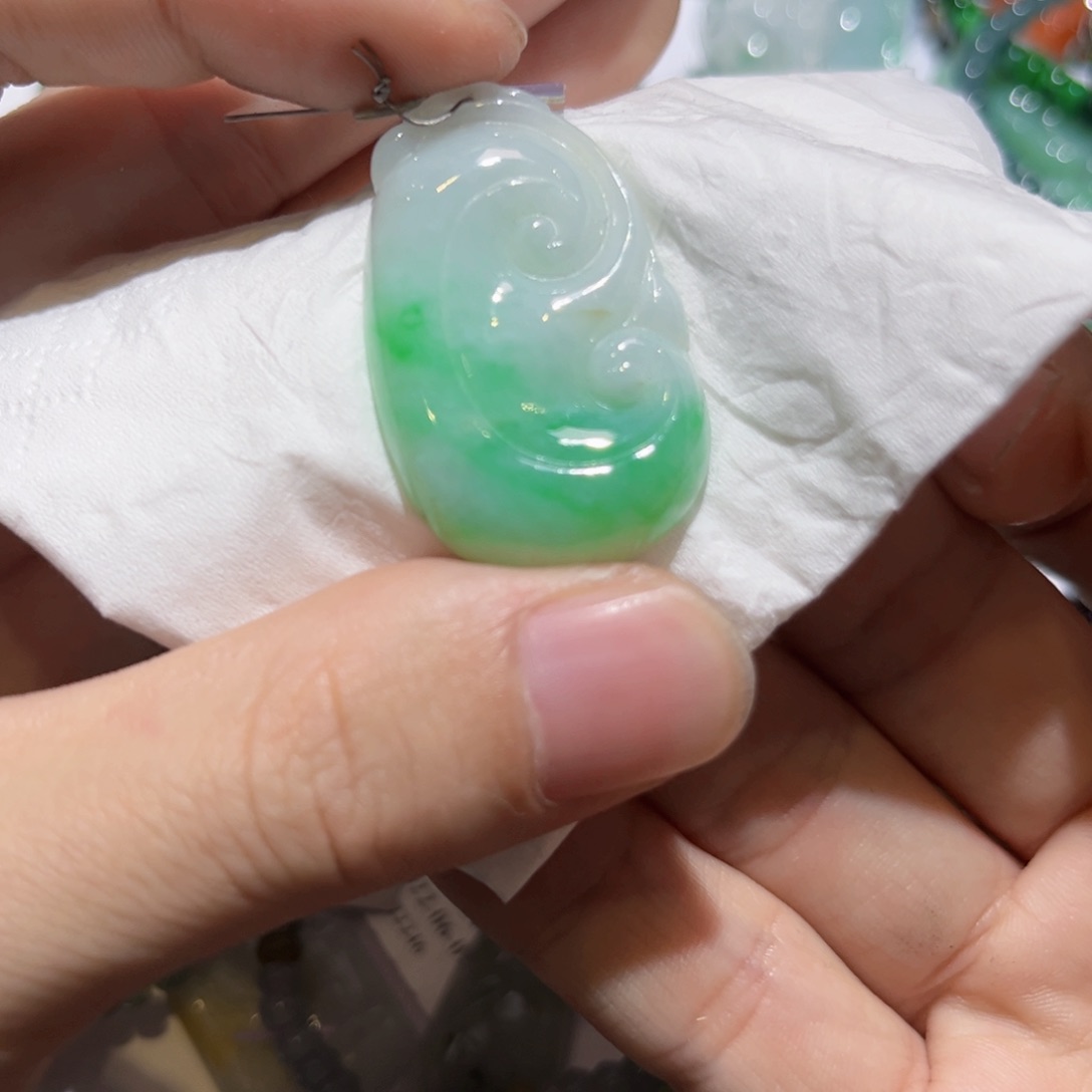 翡翠颈饰未镶嵌翡翠