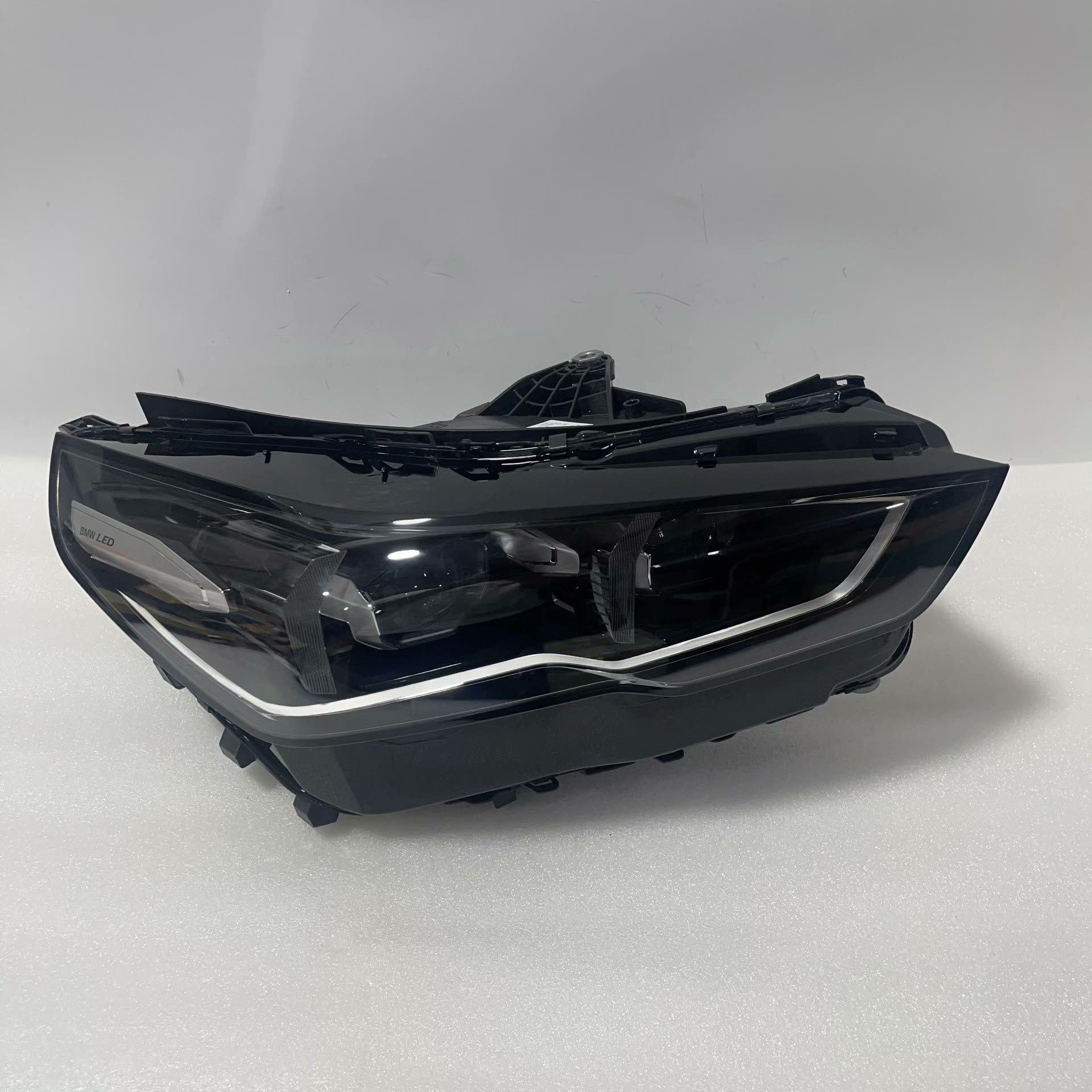 适用宝马5系G68大灯 520 525 530 540 LED 激光车灯 照明头灯升级