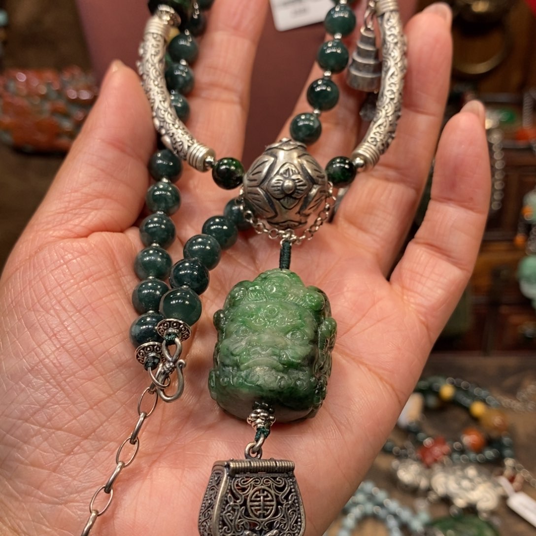 翡翠吊坠(赠链)未镶嵌