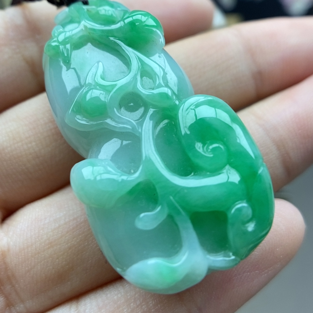 翡翠未镶嵌颈饰吊坠47