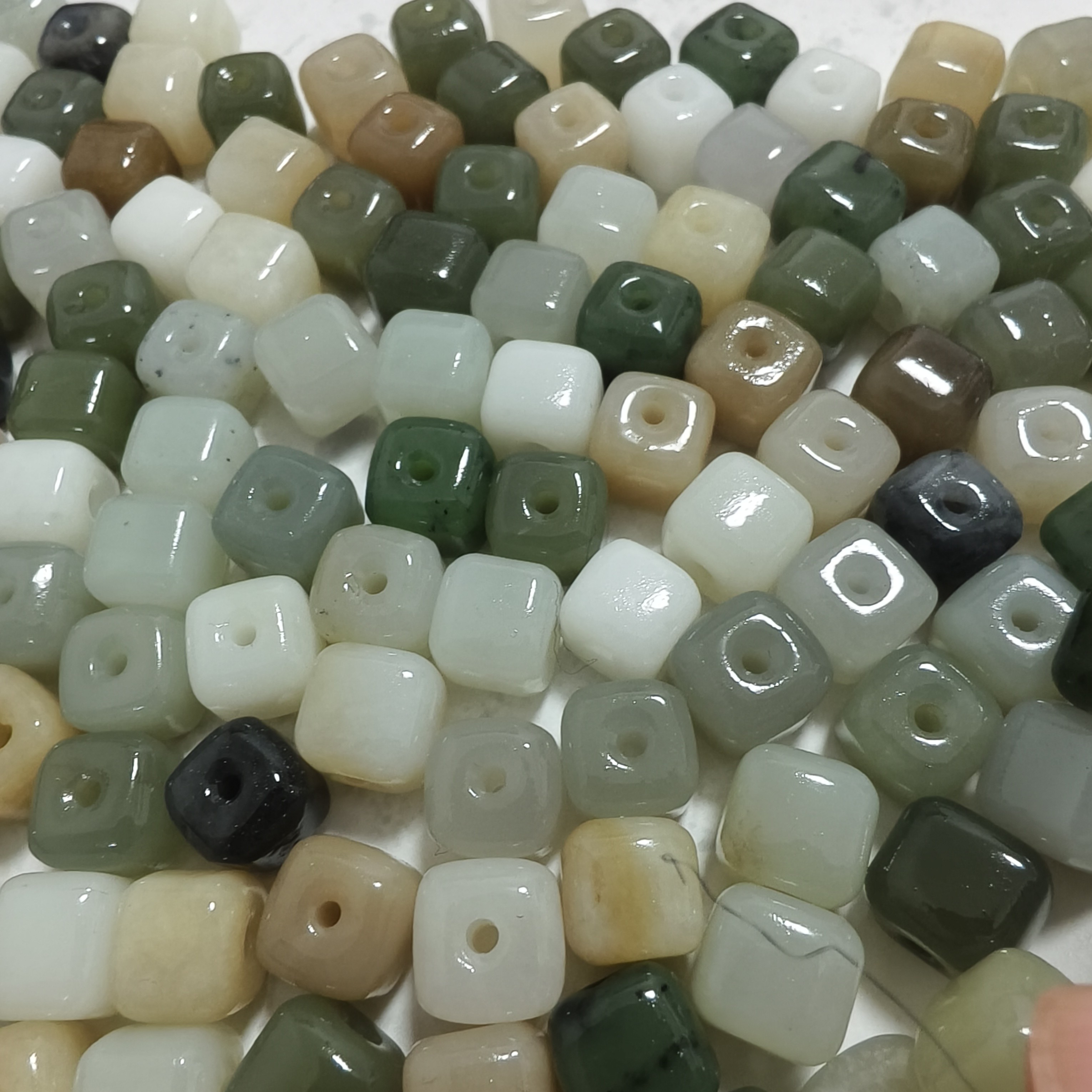 天然和田玉方糖珠卡10左右发二备注2个颜色担心没货默认瑕疵