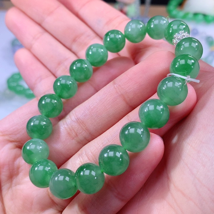 翡翠手链未镶嵌好**情翡翠