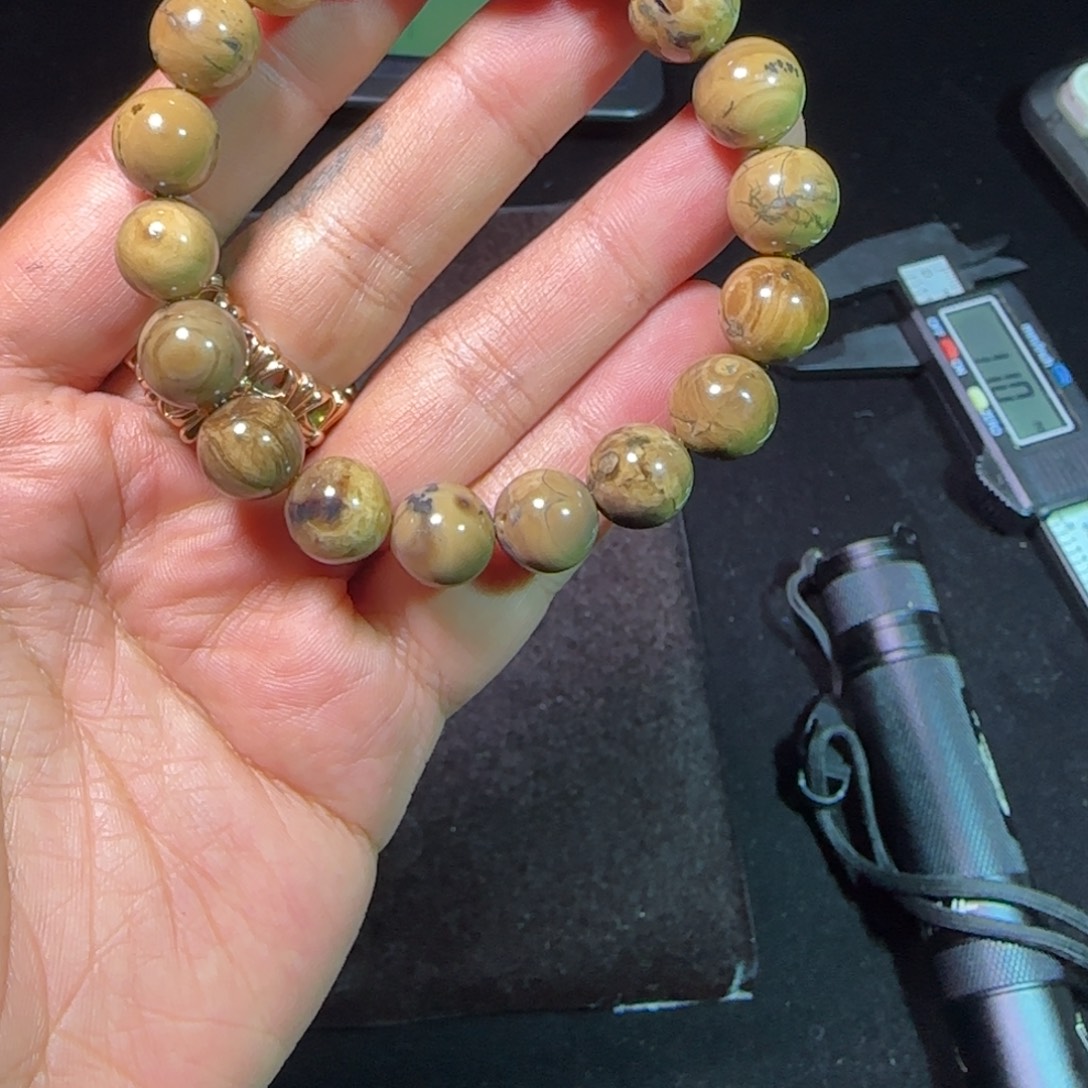 琥珀未镶嵌裸石琥珀