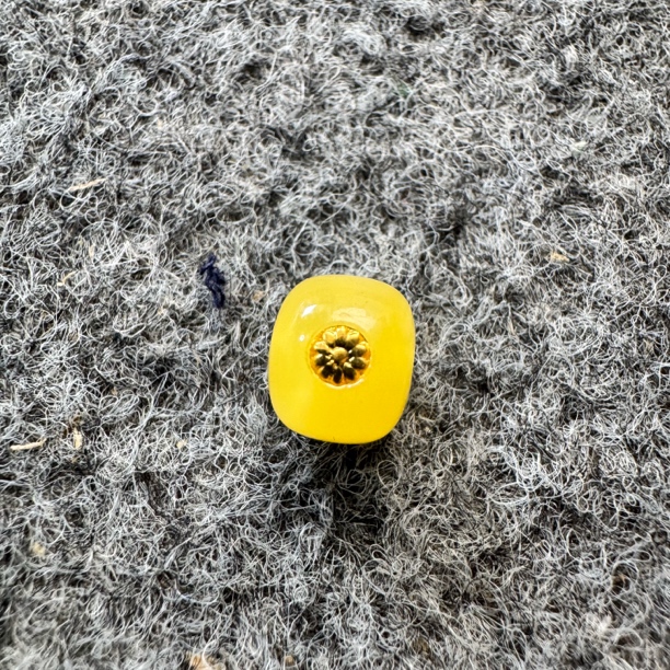 【双十二福利】俄料蜜蜡老型珠直径9对孔7镶嵌18k金标