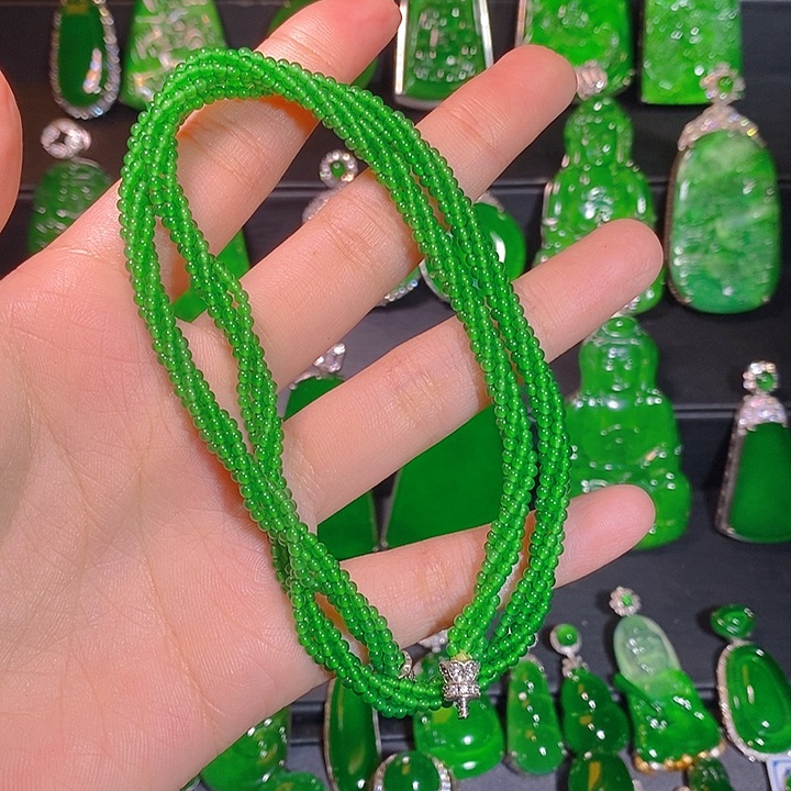 翡翠未镶嵌颈饰是