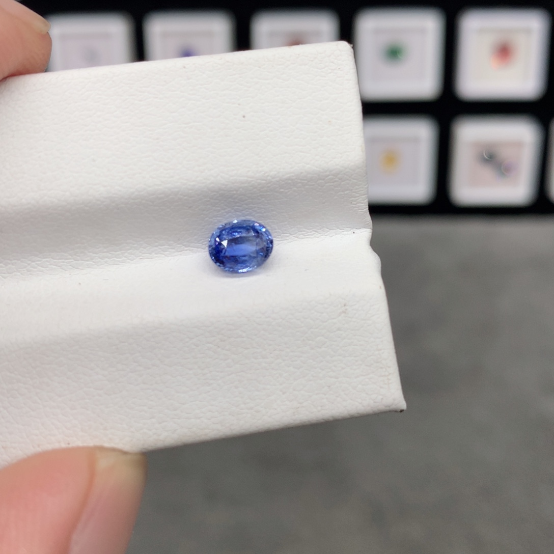 蓝宝石裸石1.03克拉矢车菊
