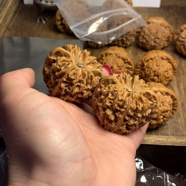 文玩核桃吊坠郑满天星