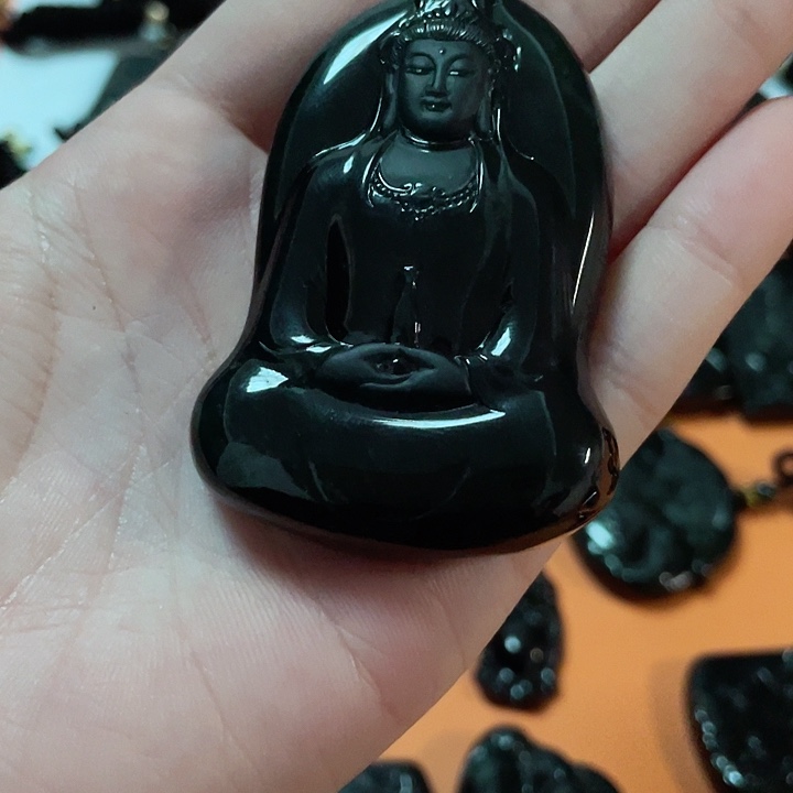 翡翠颈饰未镶嵌八*点