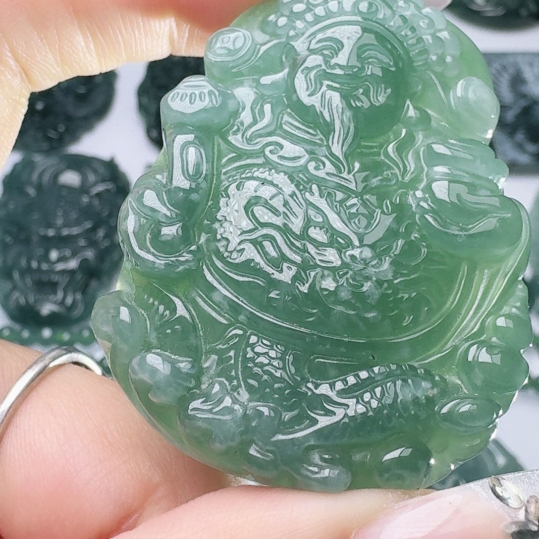 翡翠未镶嵌颈饰天然的A货翡翠多样性发其一 