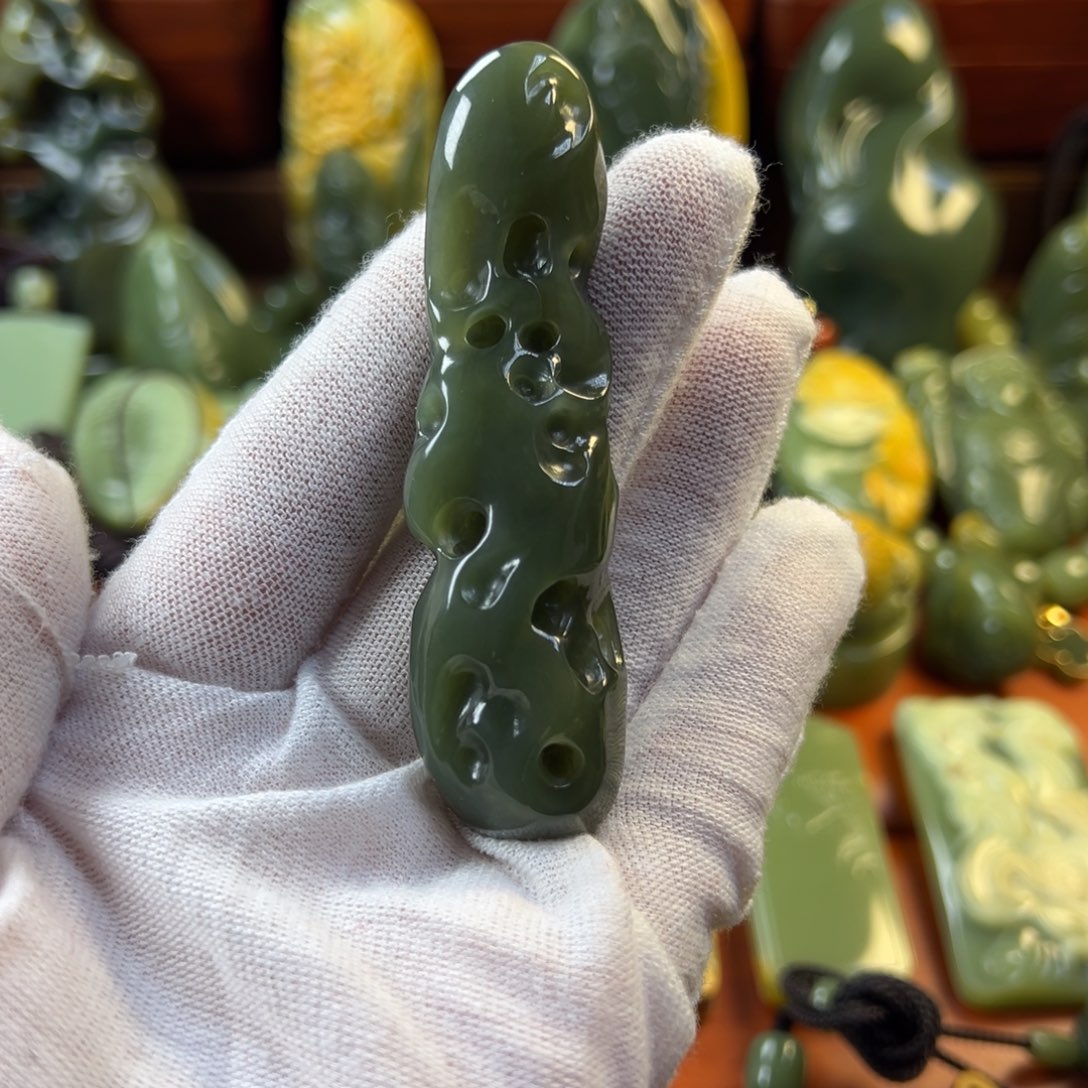 岫岩老玉（透闪石质玉）颈饰未镶嵌