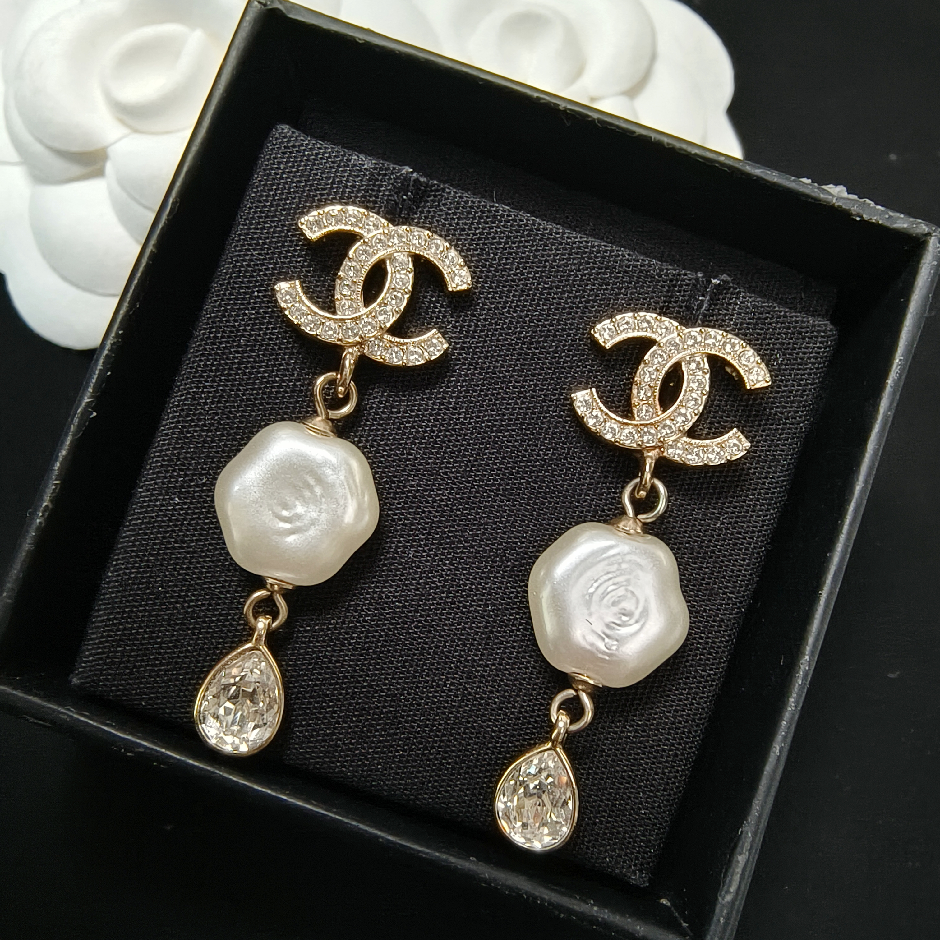 未使用 Chanel/香奈儿 25年新款珍珠山茶花水滴钻手工耳环06466