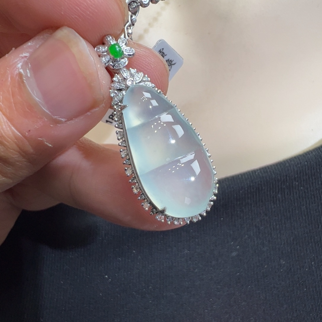 翡翠吊坠(不含链)18K金镶嵌