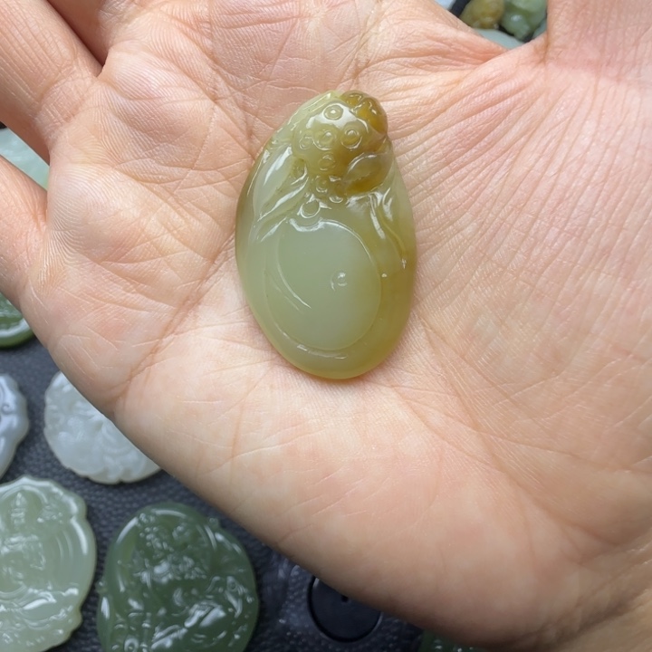 和田玉未镶嵌珠宝奇石