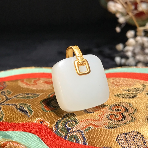 18k金柔光设计油润细腻方牌24*20*8