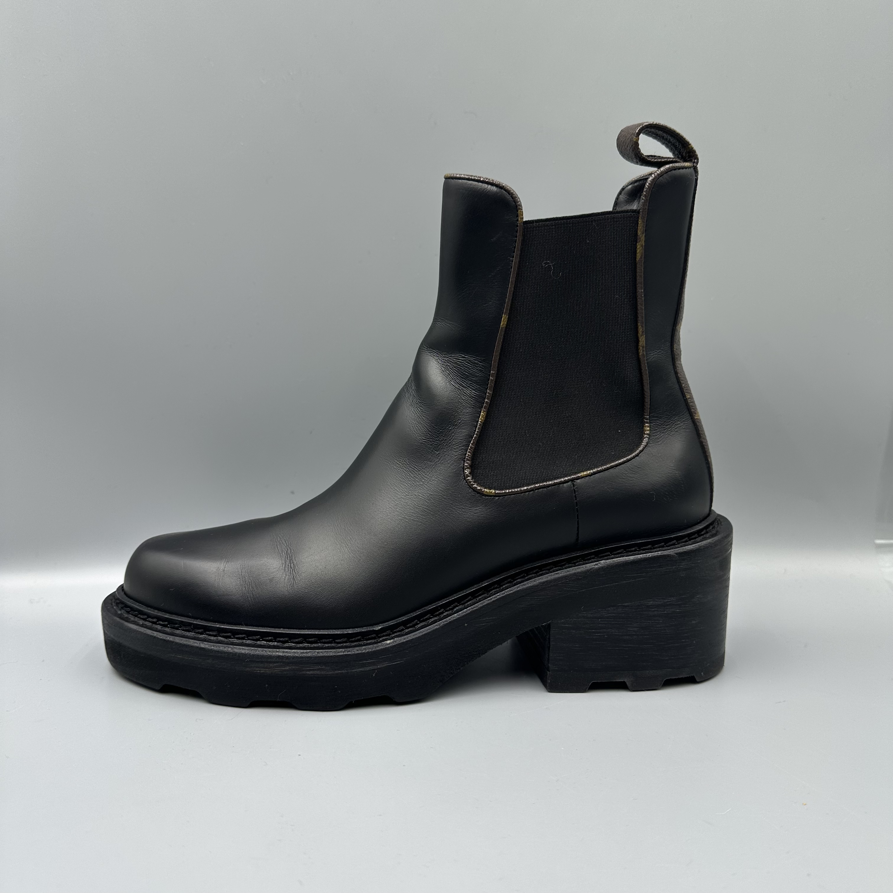 95新 LouisVuitton/路易威登 38码/女款