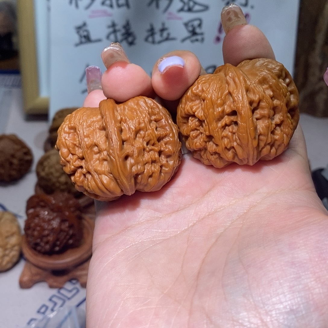 文玩核桃吊坠元宝