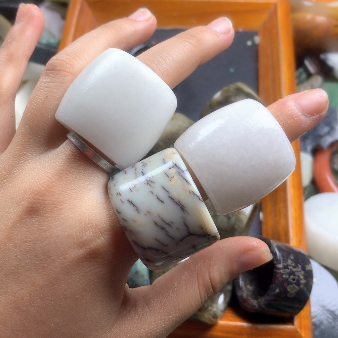 和田玉（糖玉）未镶嵌边角料一*