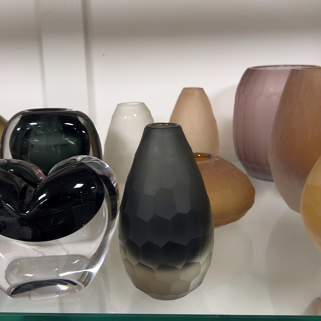 琉璃高12烟灰磨刻琉璃花器