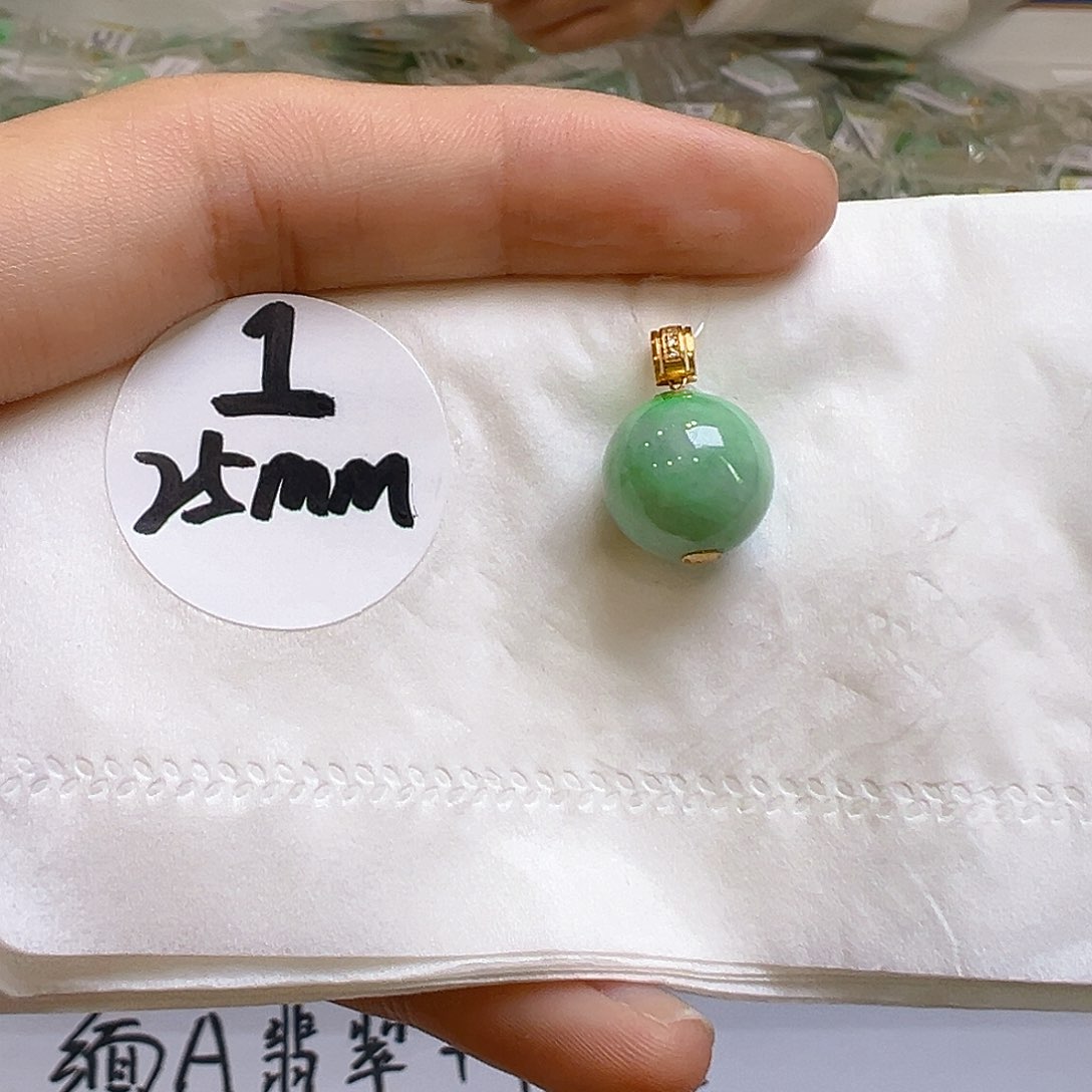 翡翠18K金镶嵌颈饰翡翠