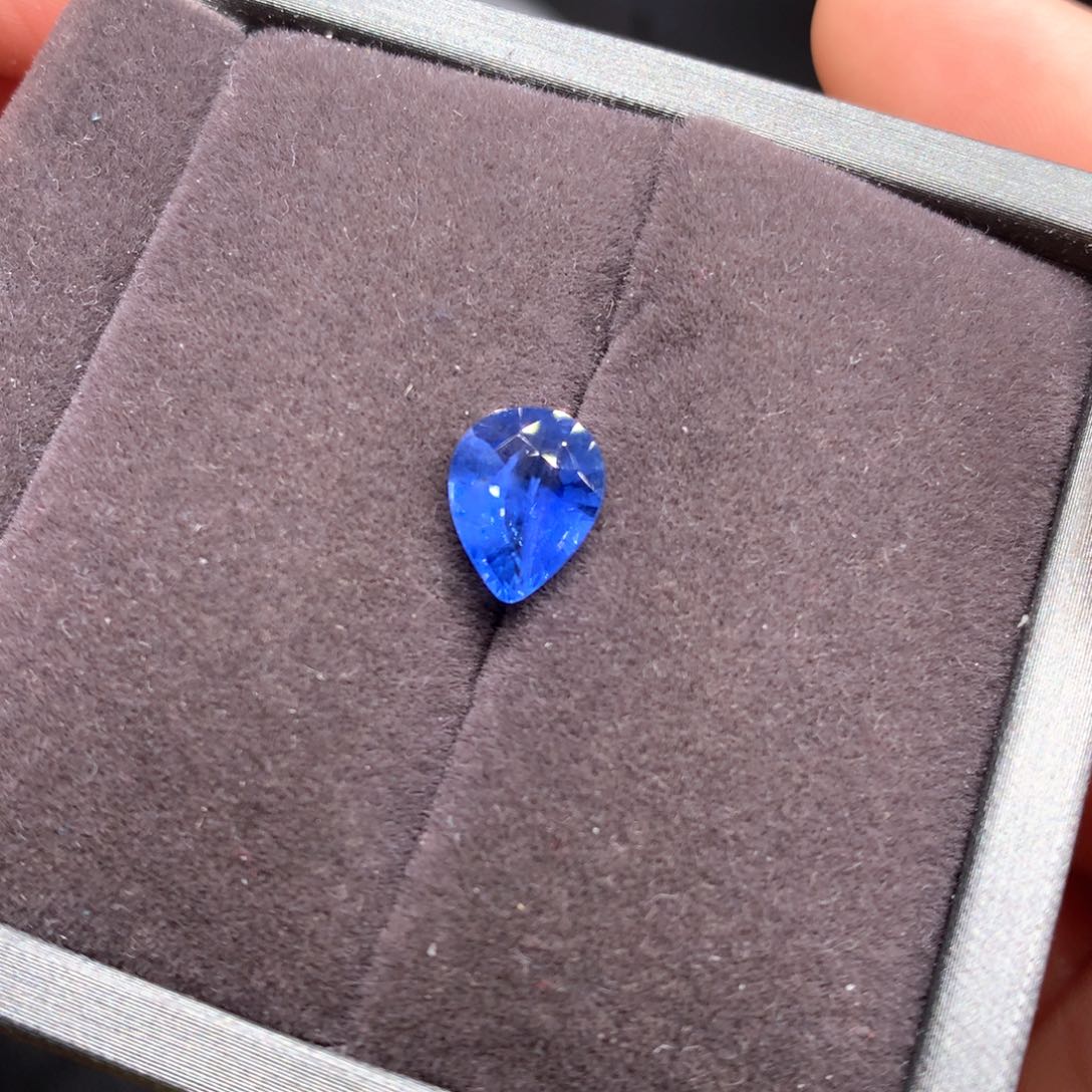 蓝宝石裸石未镶嵌2.64克拉无烧蓝宝石
