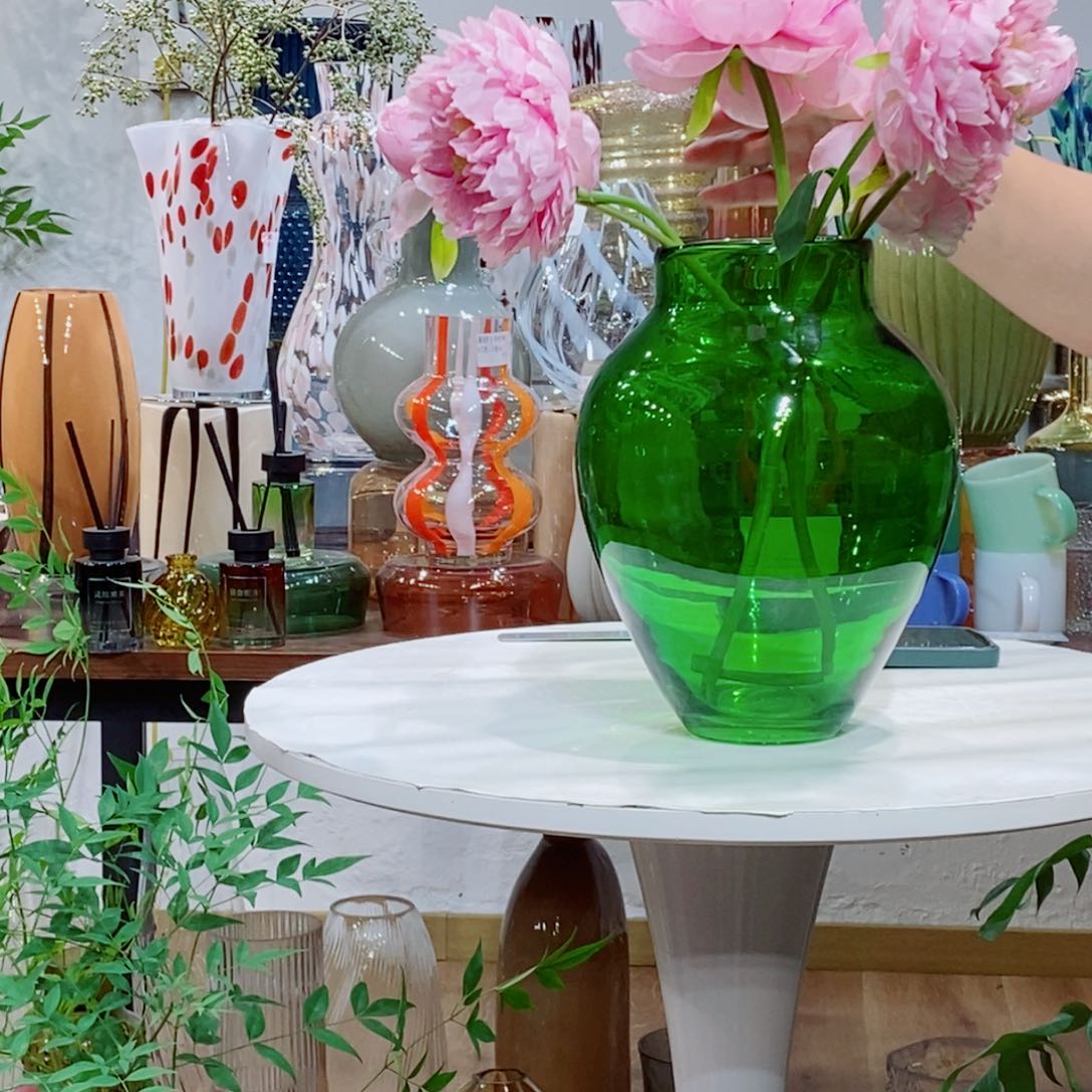 花瓶喷色 口9高24 有剐蹭