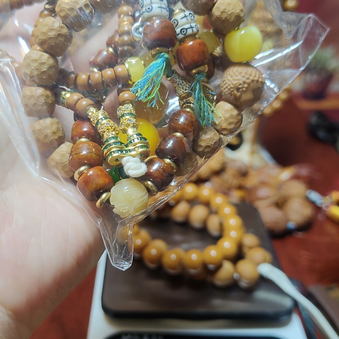 雨***步琥珀未镶嵌颈饰单颗