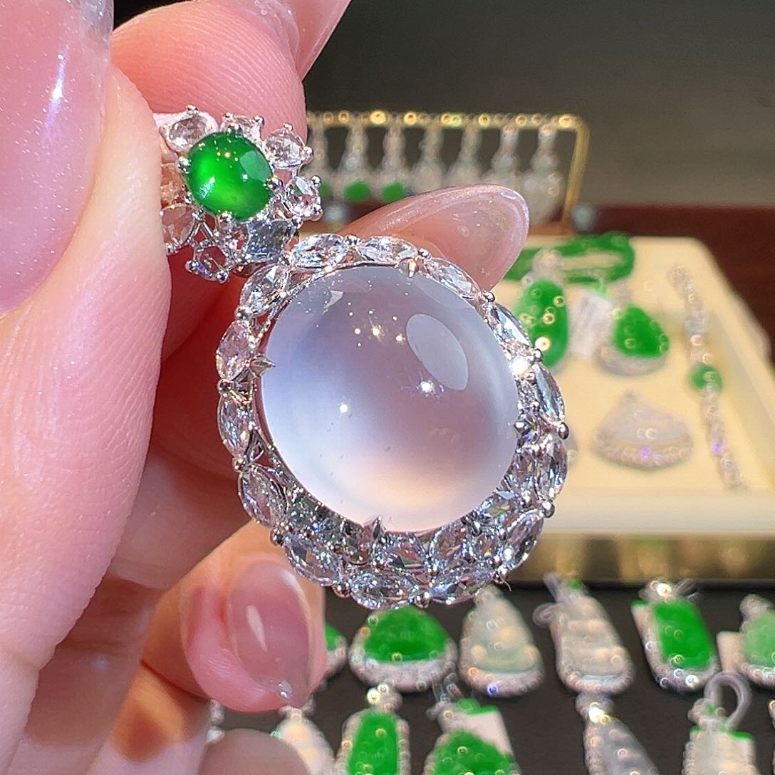 翡翠吊坠(不含链)18K金镶嵌翡翠