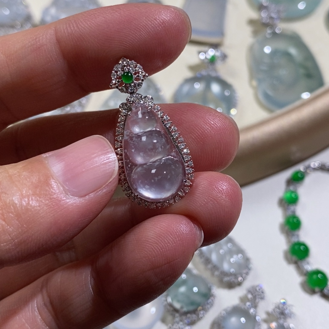 翡翠18K金镶嵌吊坠(不含链)福豆