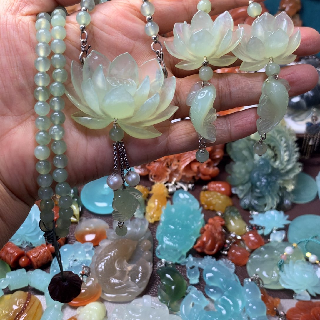 蛇纹石玉未镶嵌挂坠