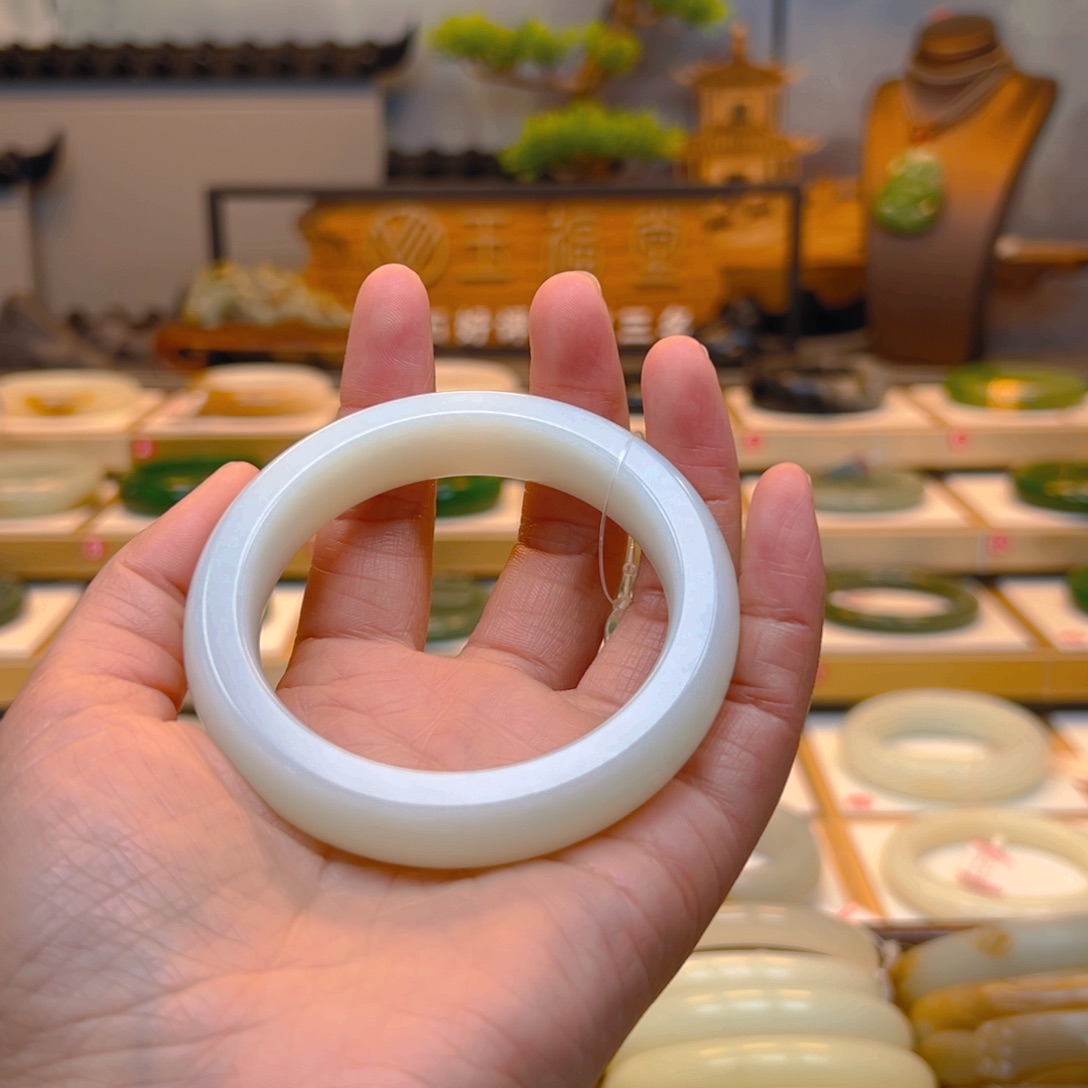 和田玉手镯未镶嵌2