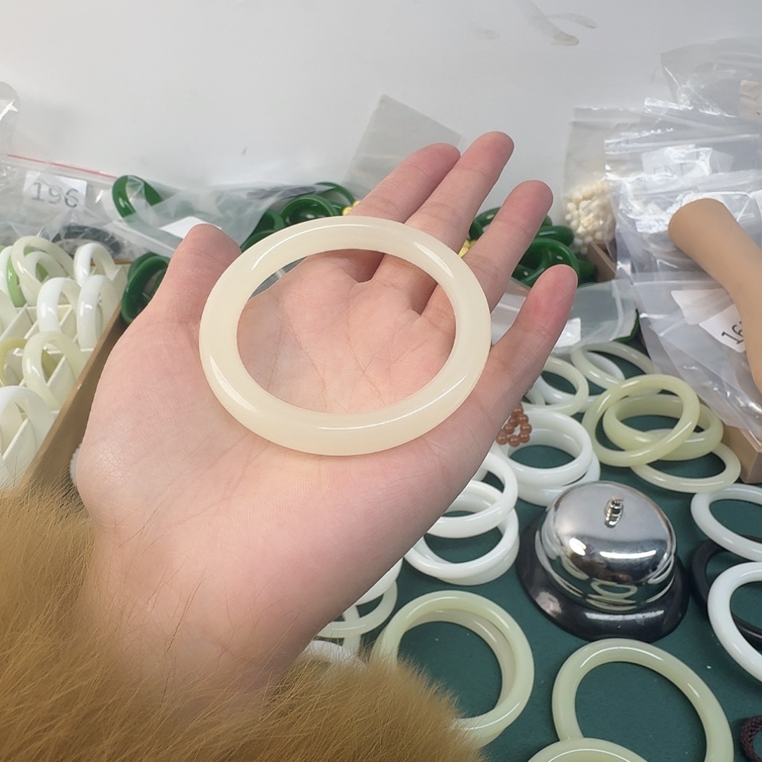 和田玉（糖玉）手镯未镶嵌14号