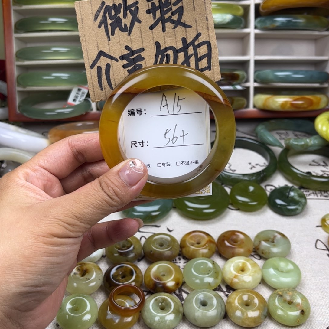 蛇纹石玉手镯未镶嵌A****)
