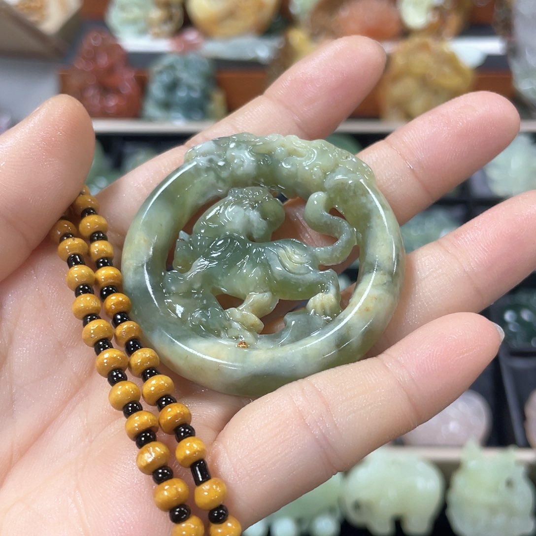 蛇纹石玉颈饰未镶嵌