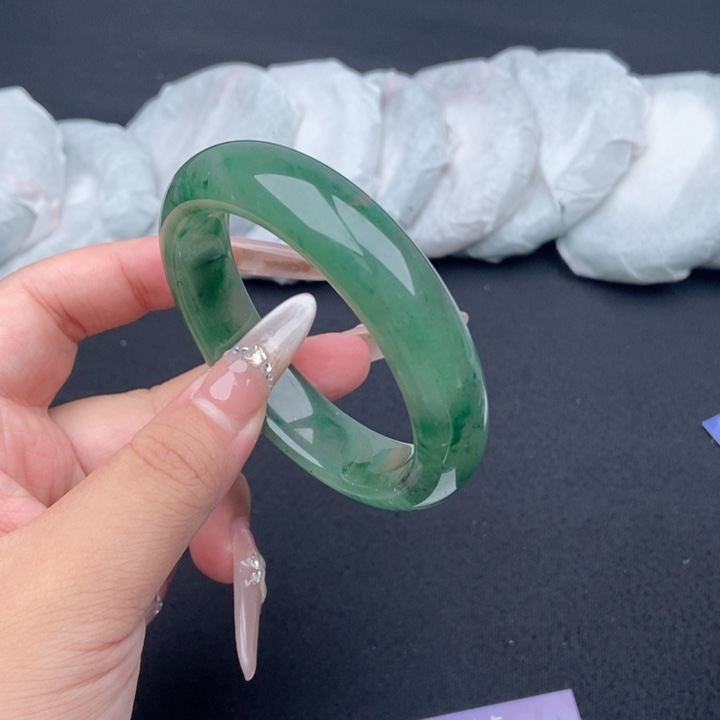 石英质玉（非洲翠）手镯未镶嵌57