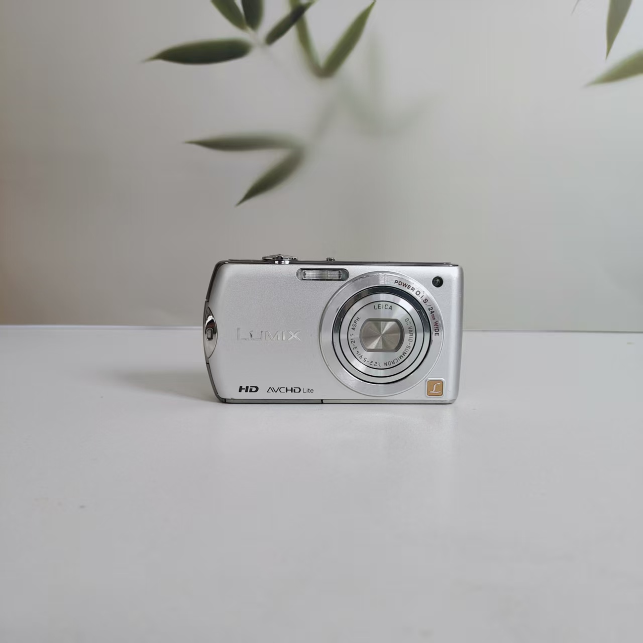 9新 Panasonic/松下  fx70 银色ccd相机1400W像素5倍变焦冷白