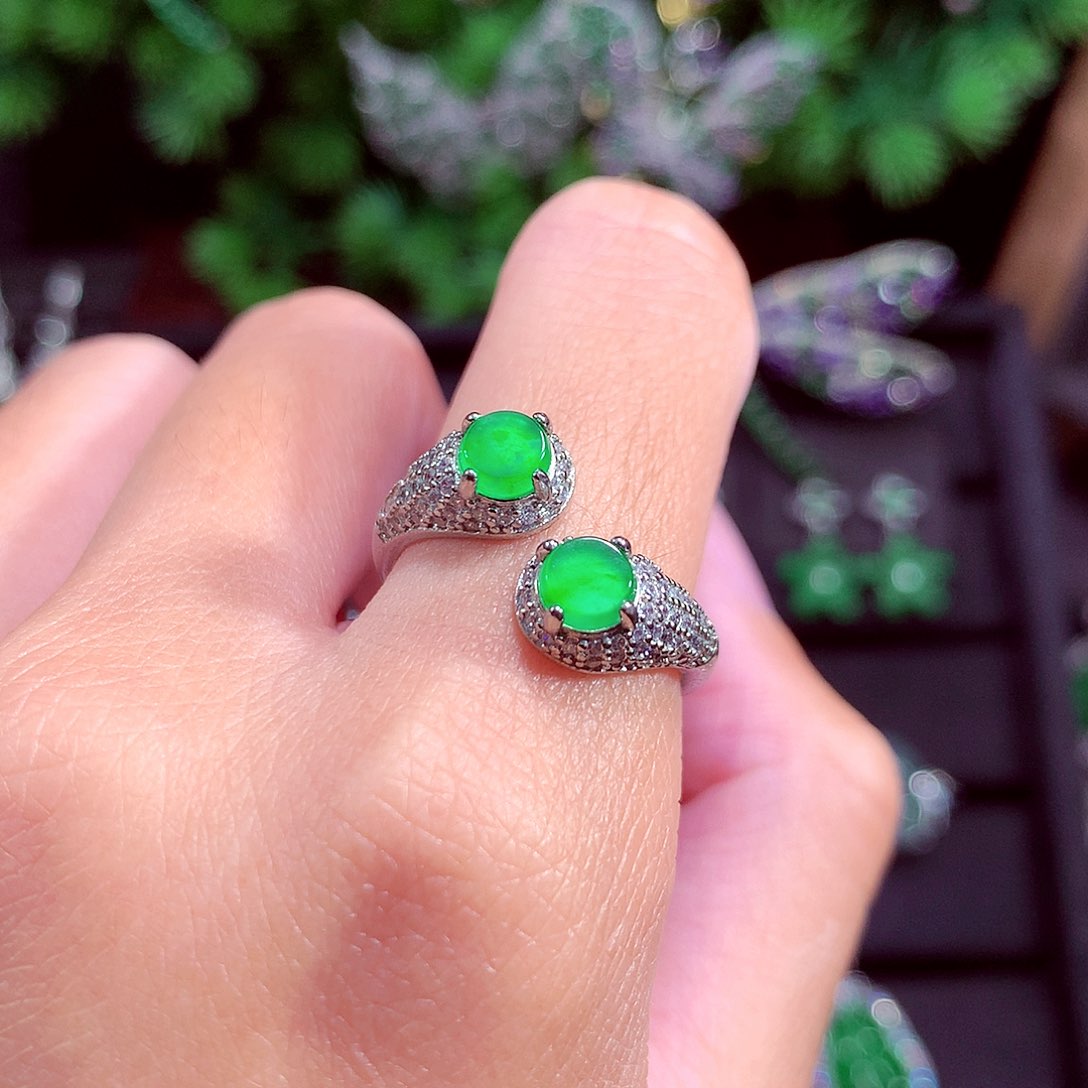 颈饰未镶嵌翡翠天然