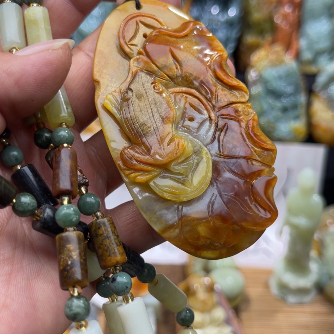 蛇纹石玉未镶嵌颈饰