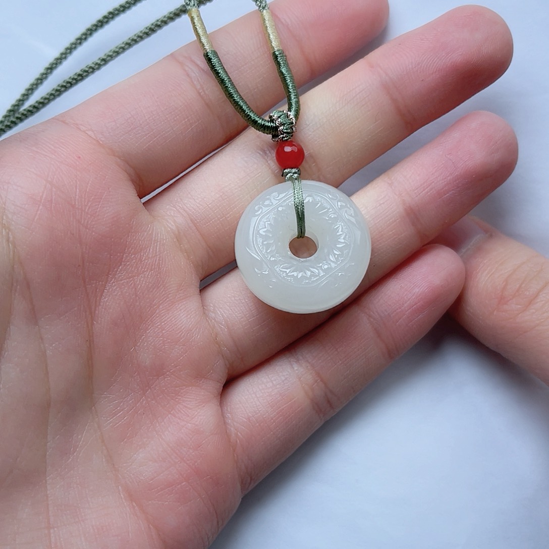 和田玉挂件。k k未镶嵌