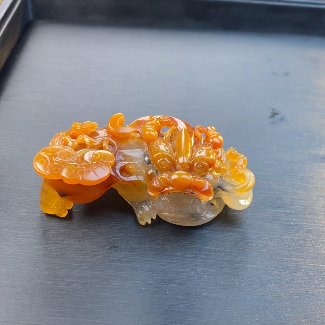 石英质玉（黄龙玉）未镶嵌颈饰