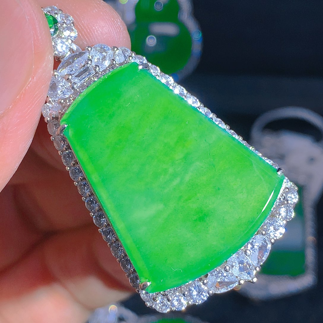 翡翠颈饰银S925镶嵌吊坠