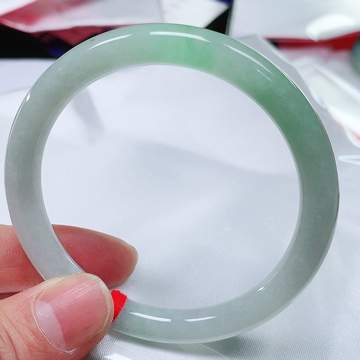 翡翠手镯未镶嵌天然翡翠手镯