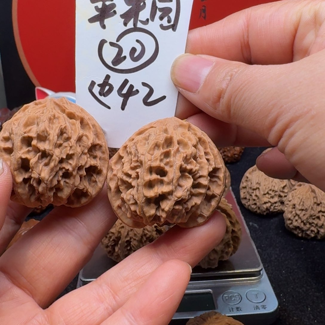 文玩核桃把件若***见苹果41