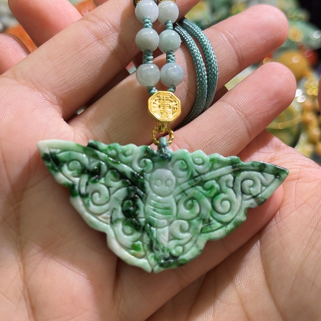 翡翠未镶嵌颈饰待编织