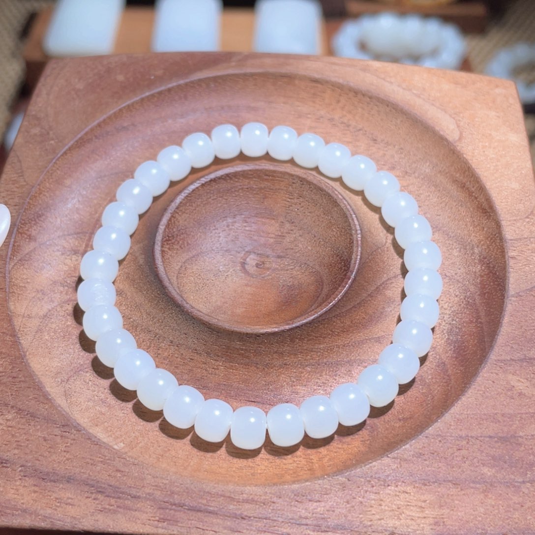 未镶嵌手链和田玉卡6