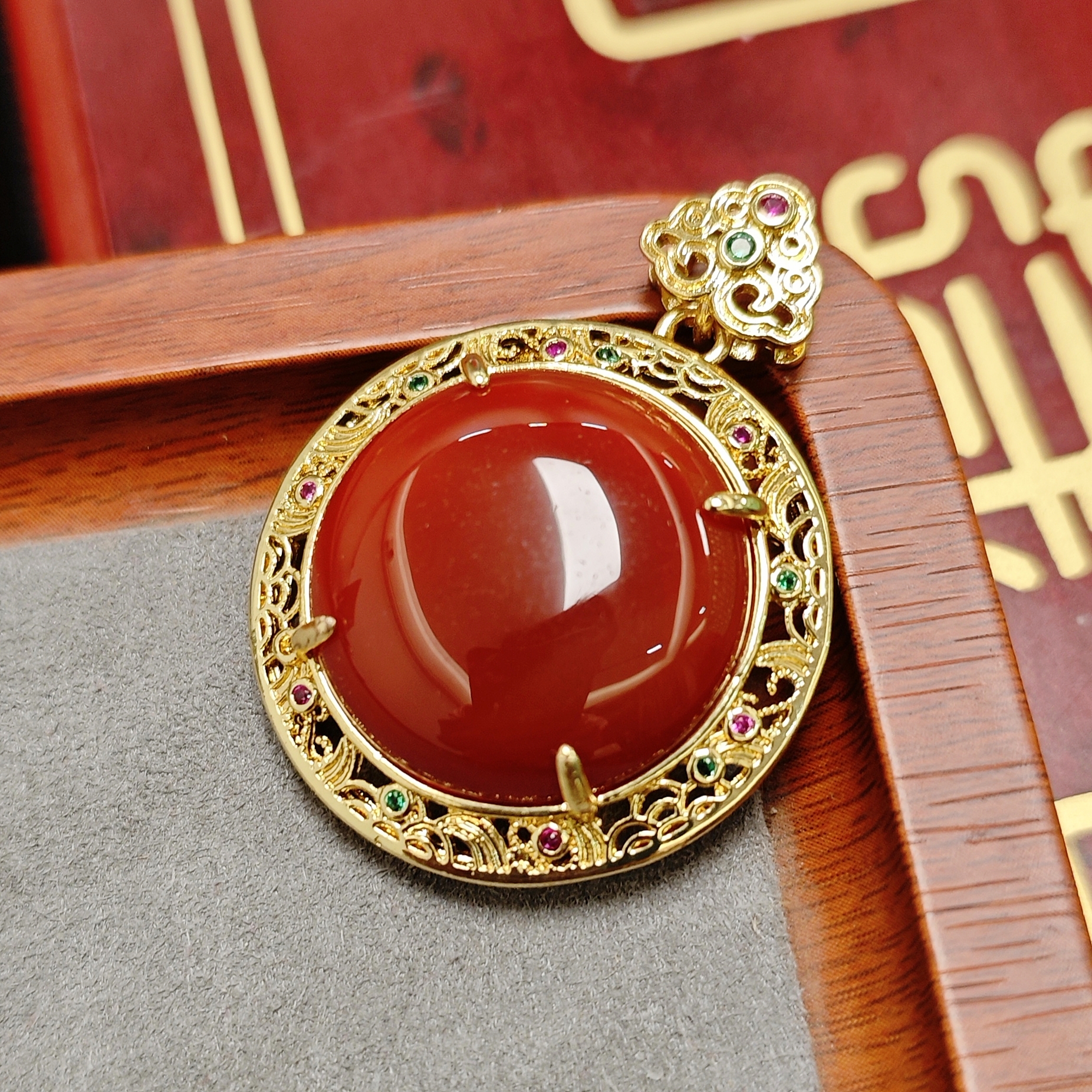 满肉红老料护心牌吊坠127(多样性发)