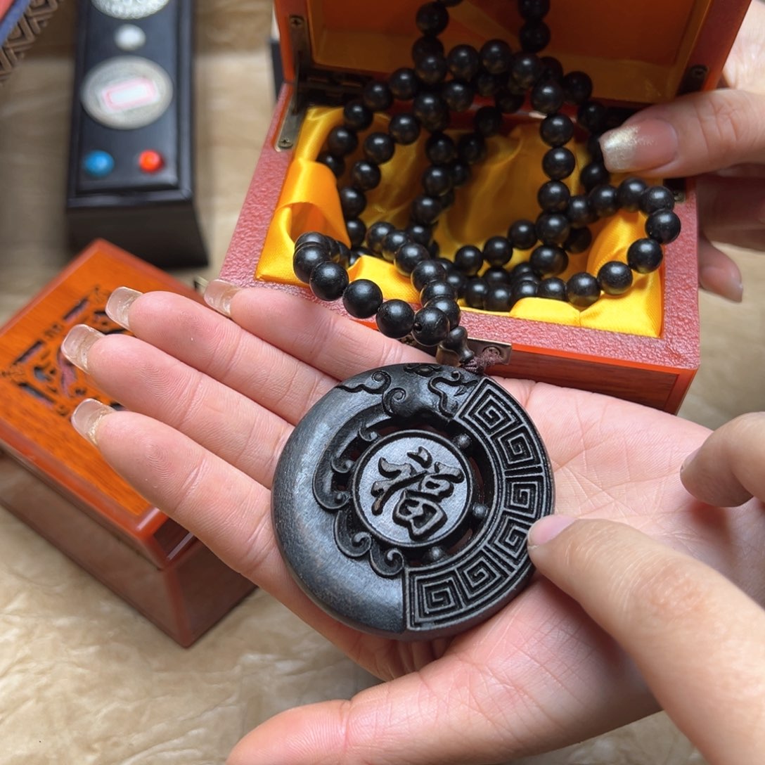 大叶紫檀（黑酸枝木类）